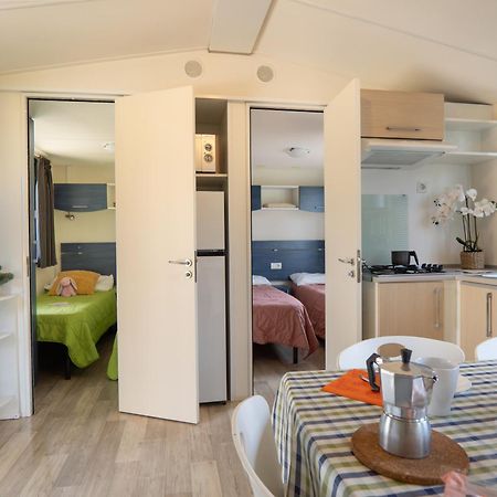 Sereno Camping Holiday Moniga del Garda Екстериор снимка