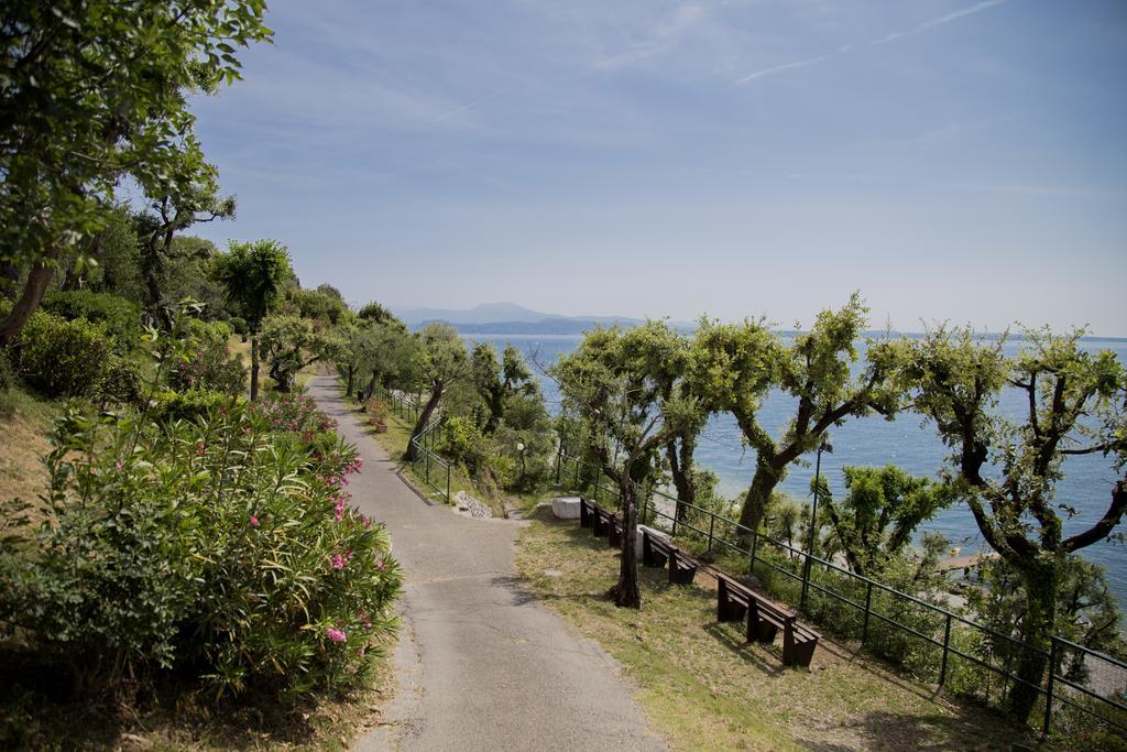 Sereno Camping Holiday Moniga del Garda Екстериор снимка