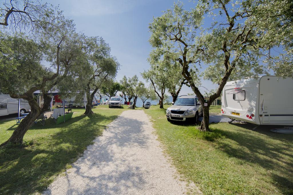 Sereno Camping Holiday Moniga del Garda Екстериор снимка