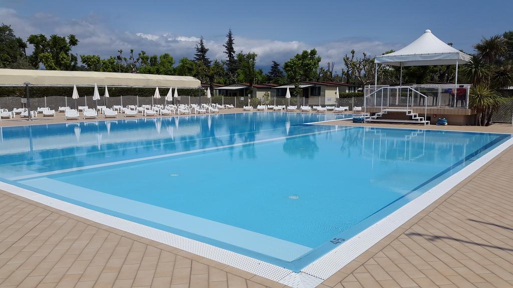 Sereno Camping Holiday Moniga del Garda Екстериор снимка