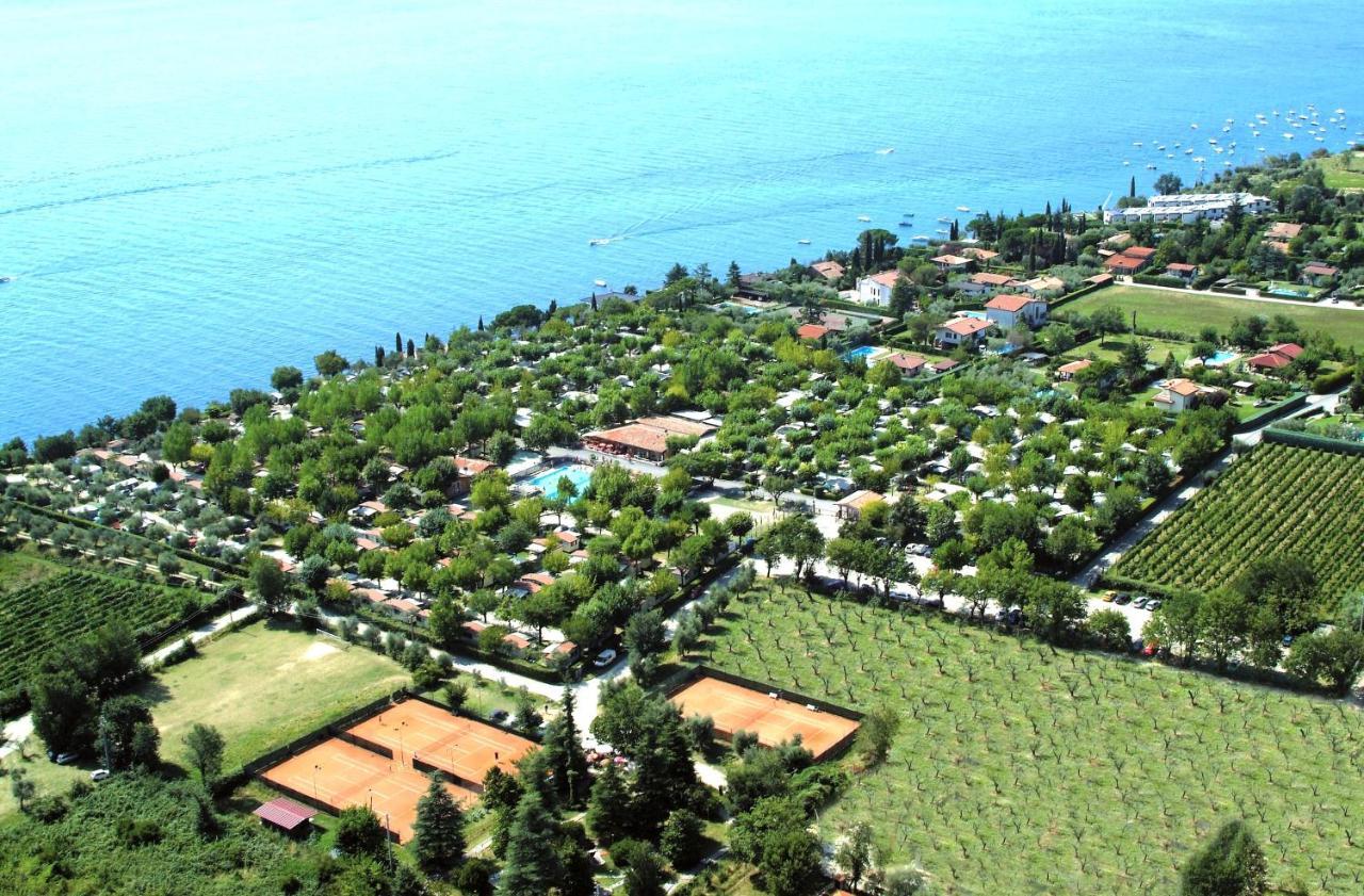 Sereno Camping Holiday Moniga del Garda Екстериор снимка
